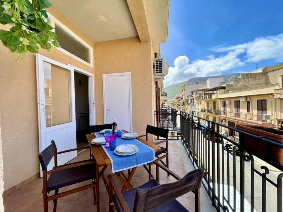 Apartment In The Center Terrasini Exterior foto